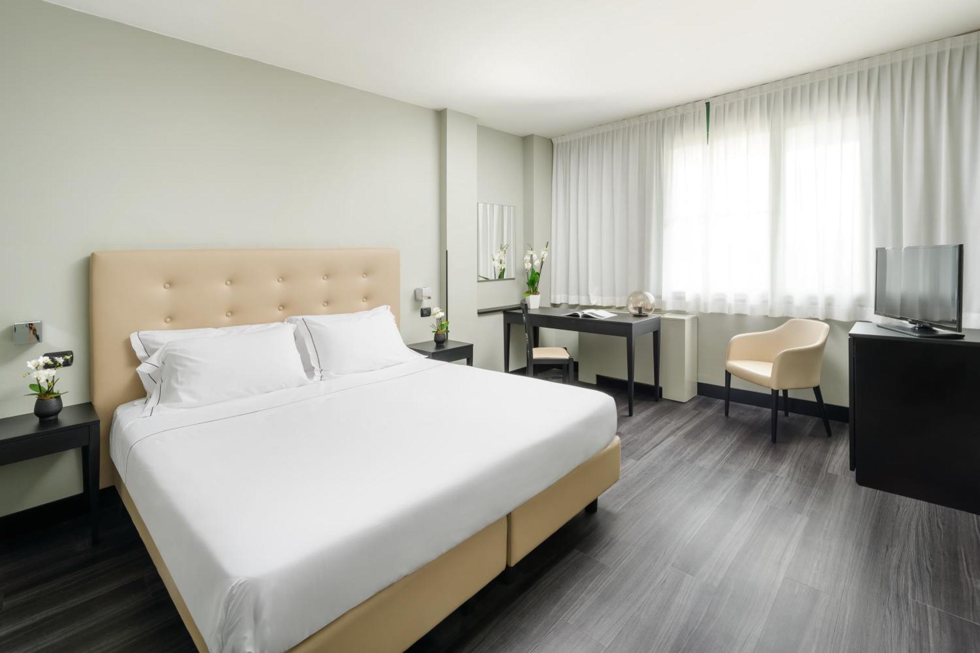 King, By R Collection Hotel