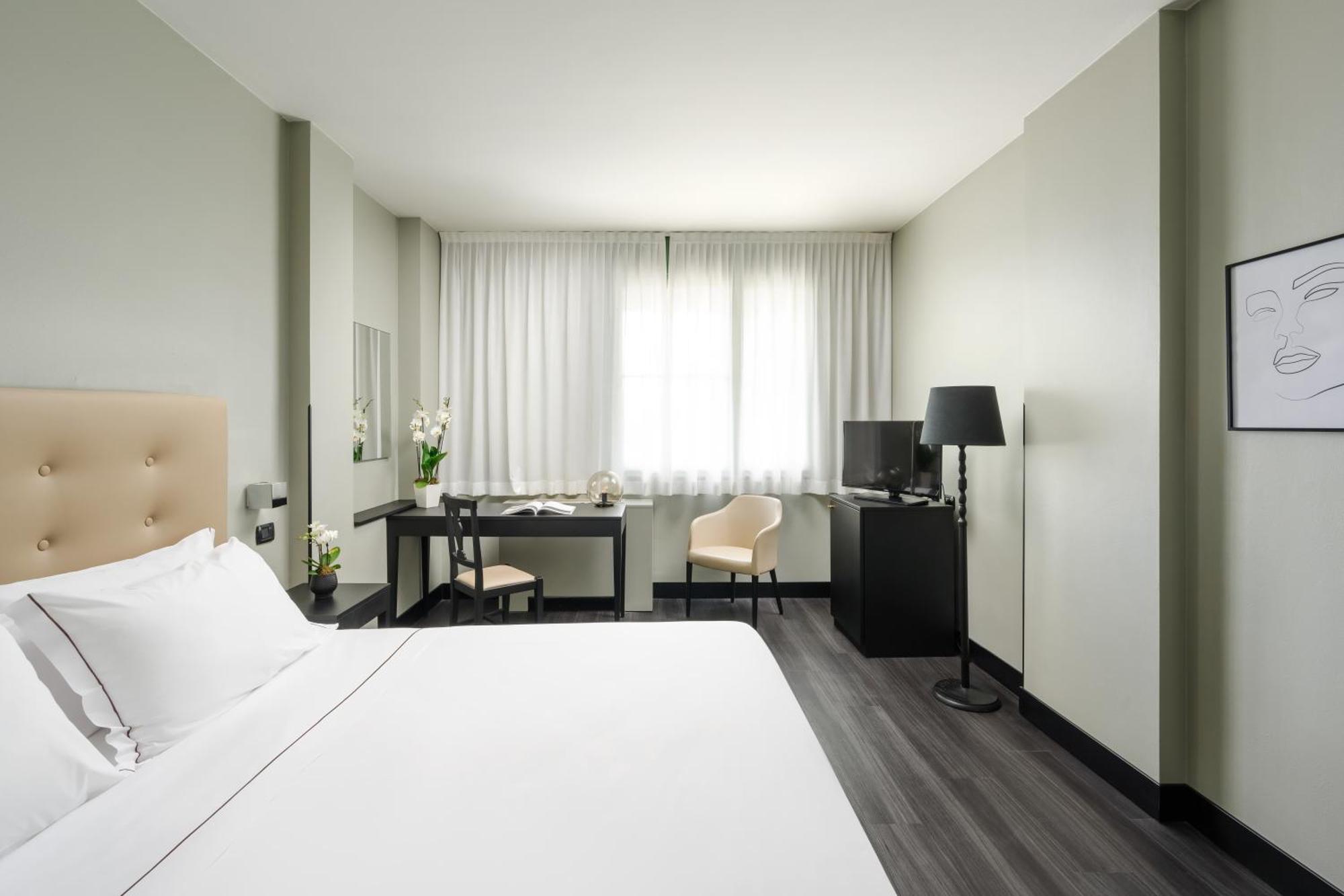 King, By R Collection Hotel