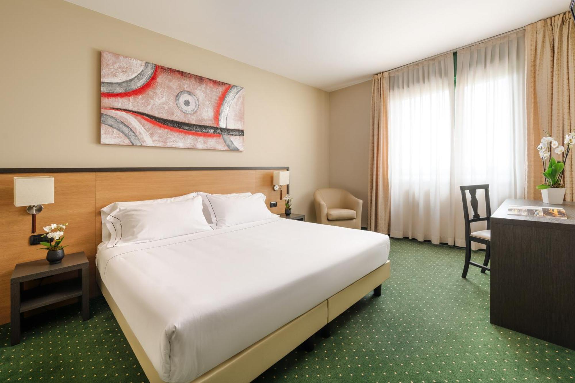 Hotel King, By R Collection Varedo