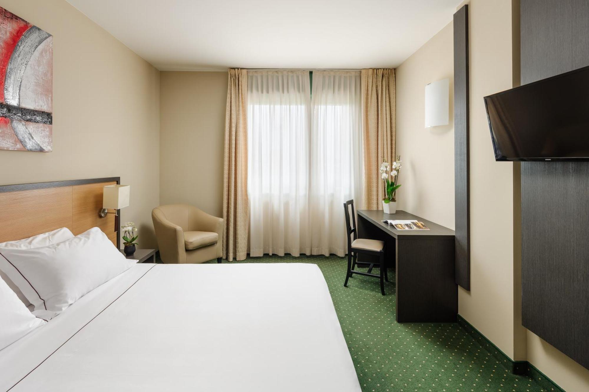 King, By R Collection Hotel