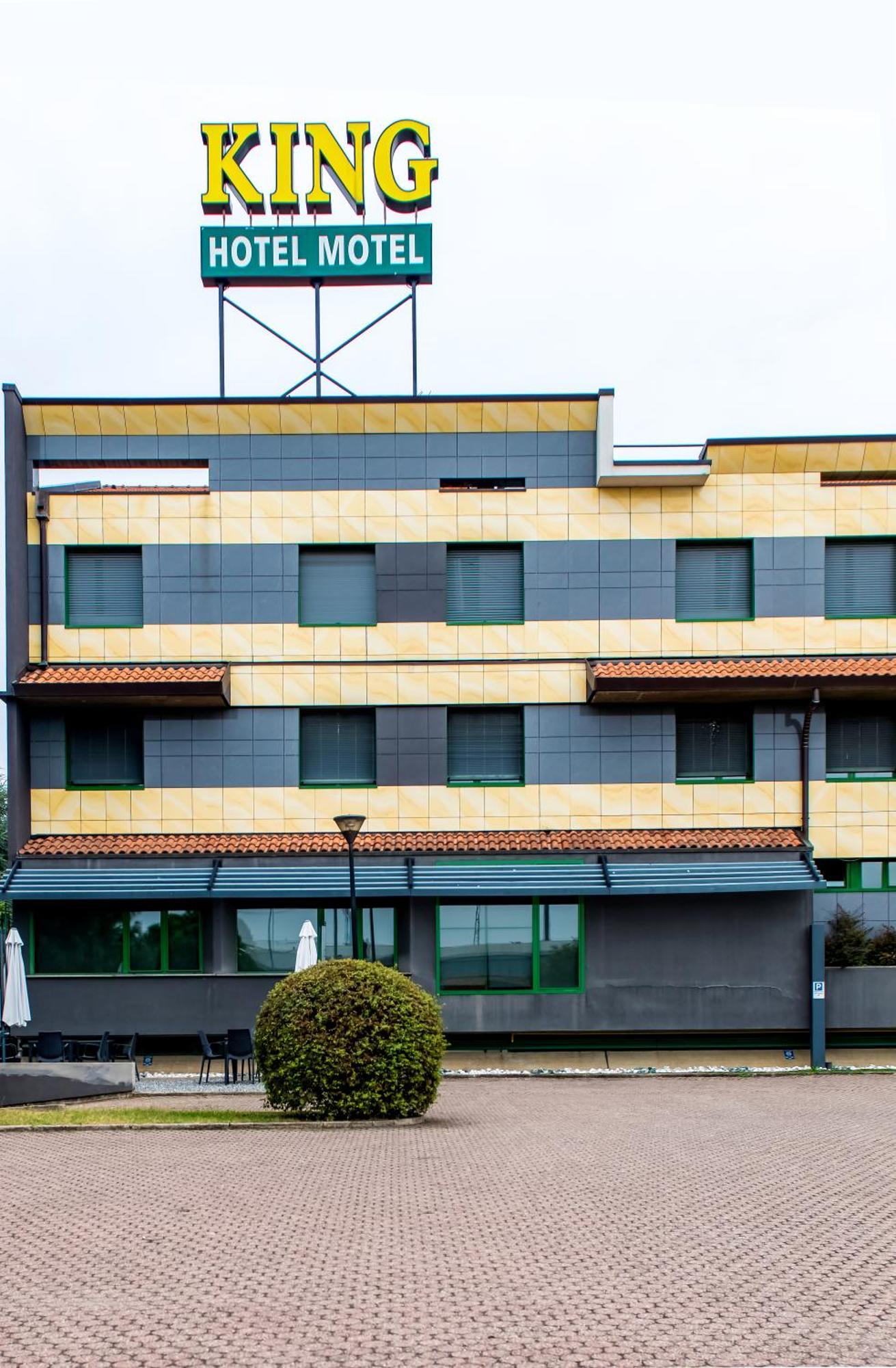 Hotel King, By R Collection Varedo
