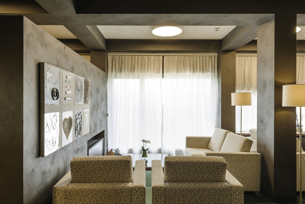 King, By R Collection Hotel
