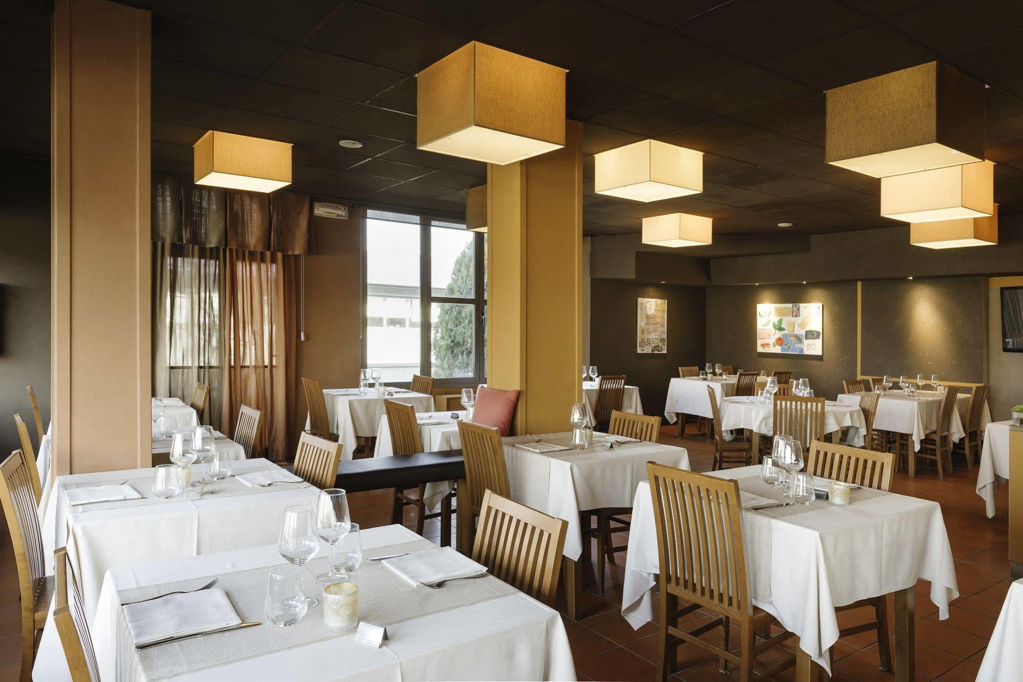 King, By R Collection Hotel
