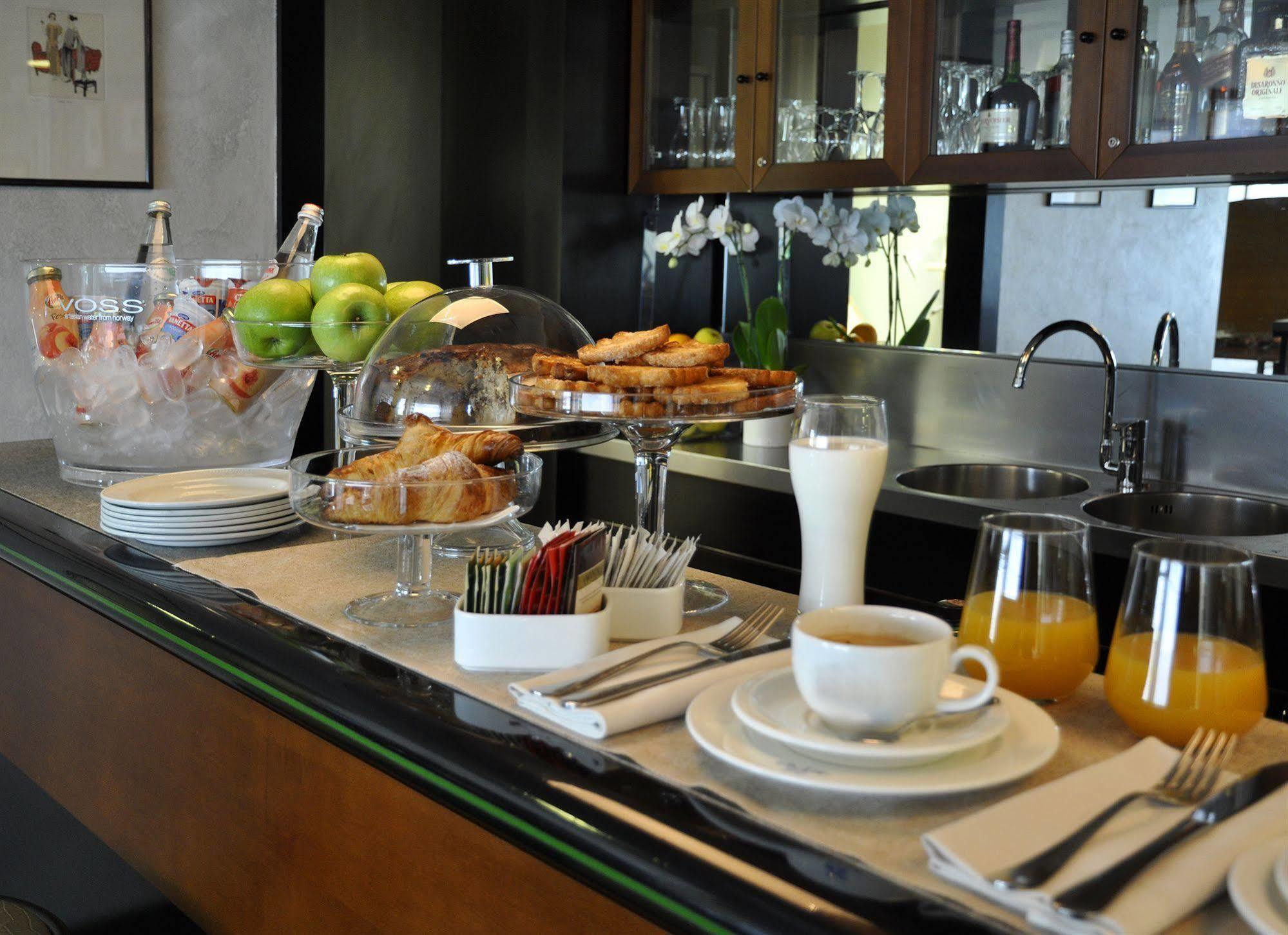 King, By R Collection Hotel