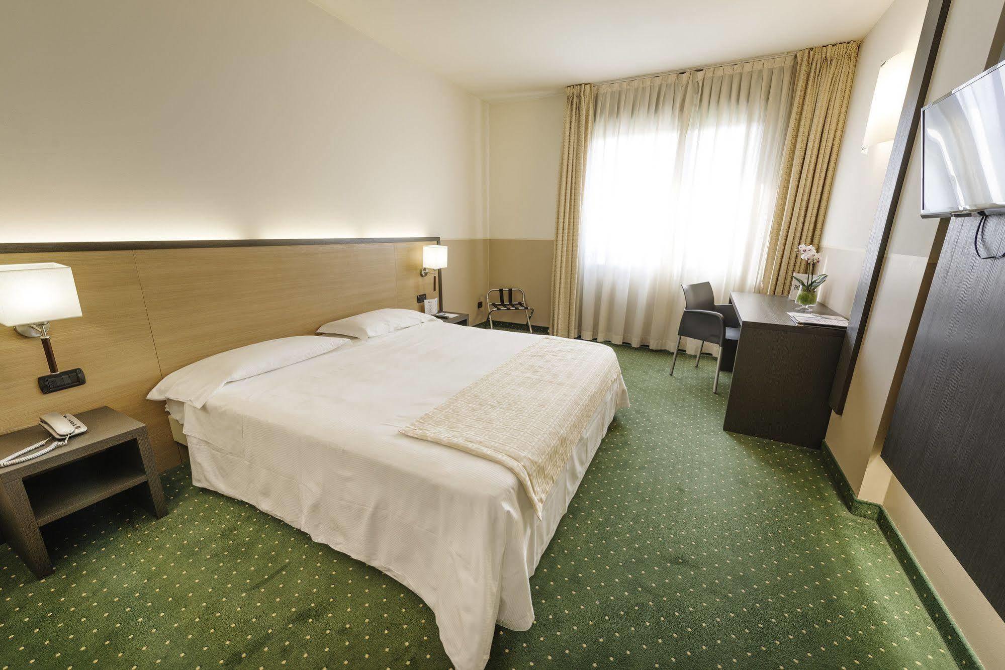 King, By R Collection Hotel Varedo