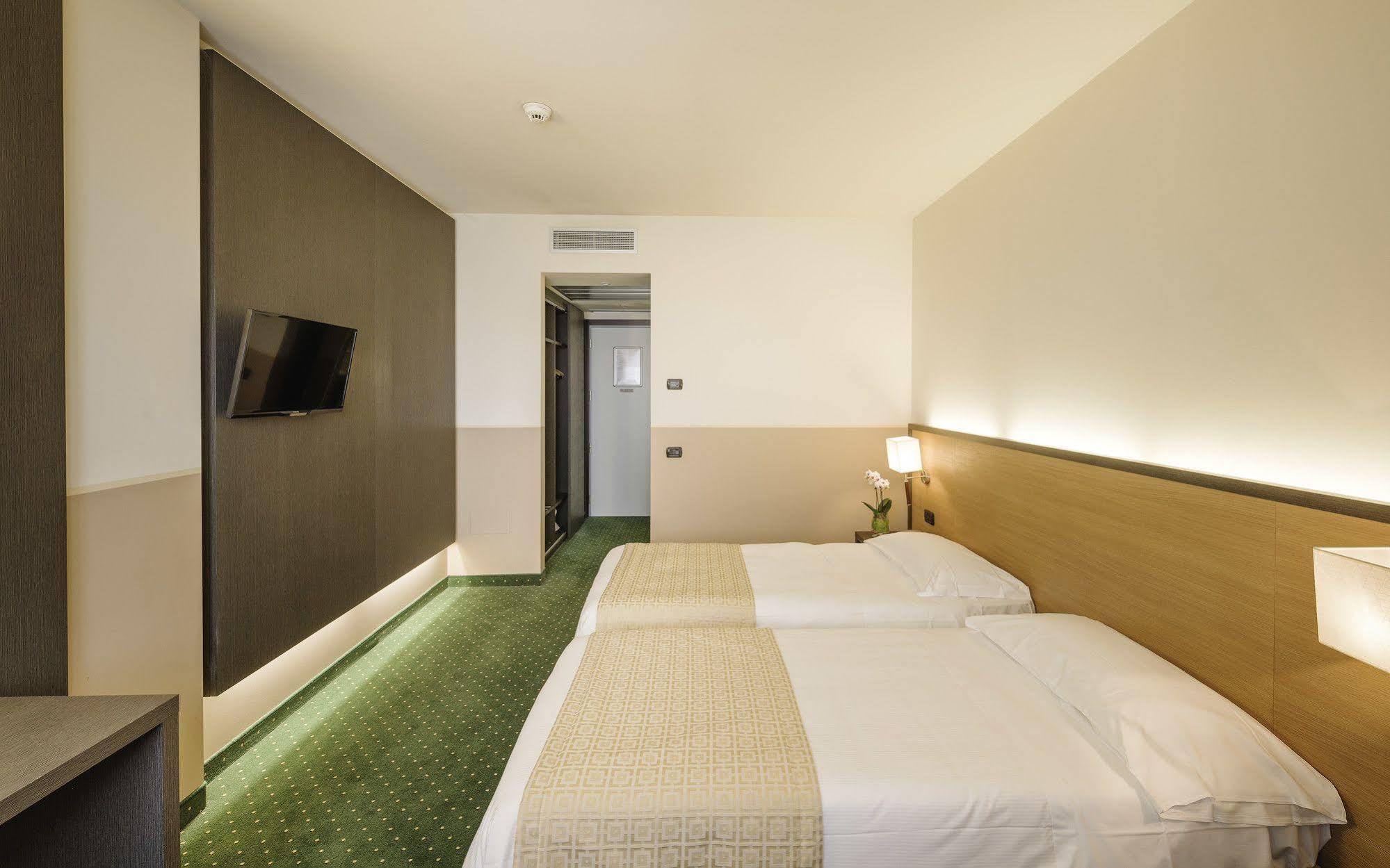 King, By R Collection Hotel Varedo