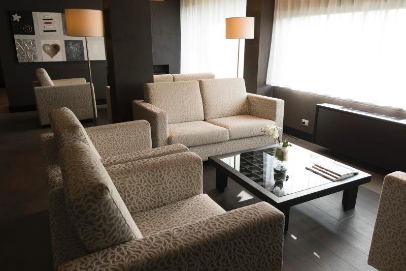 Hotel King, By R Collection