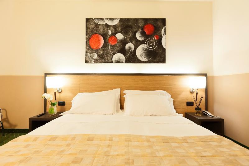 Hotel King, By R Collection 4*