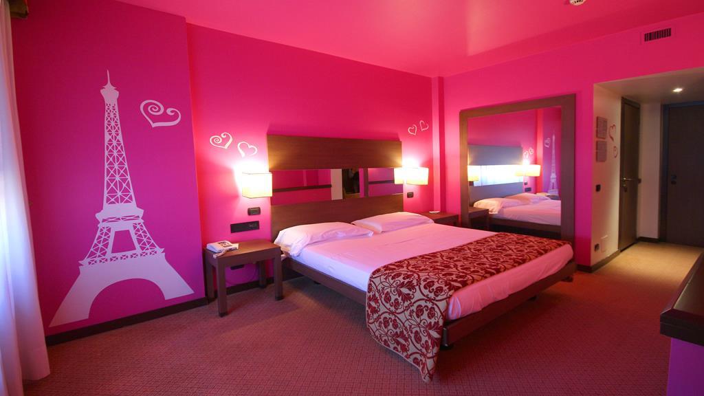 Hotel King, By R Collection Varedo
